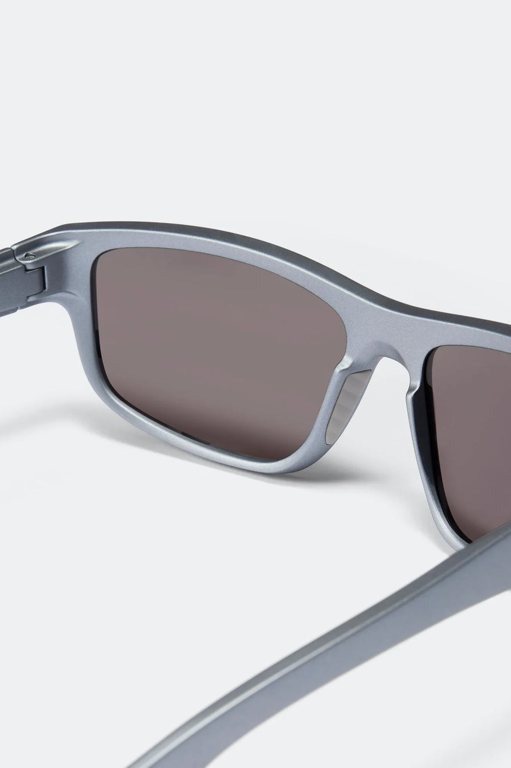 GREY/SMOKE
